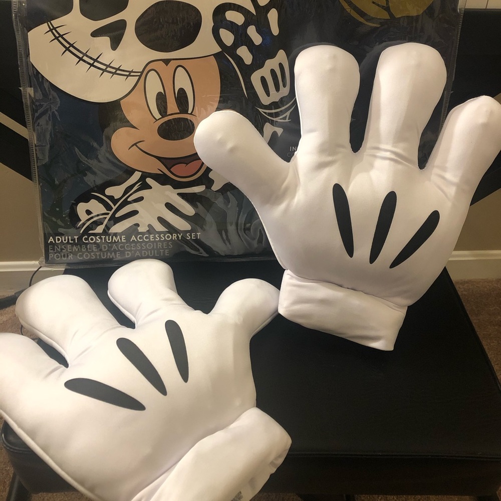 RARE Authentic Disney Light up Mickey hands